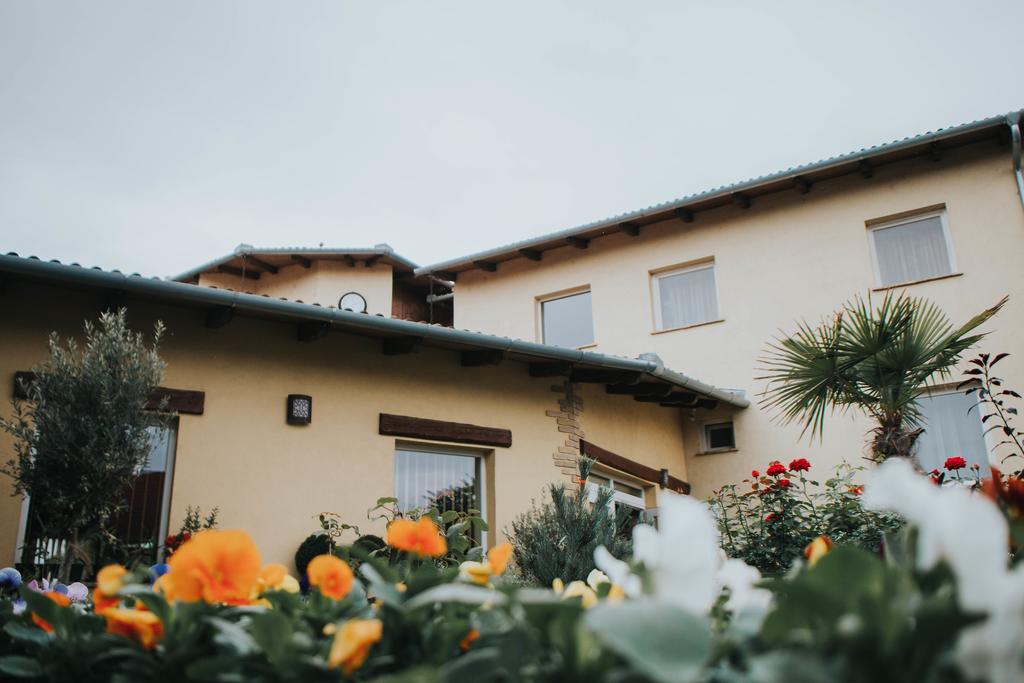 Szep Kert Vendeghaz Otel Szekszárd Dış mekan fotoğraf